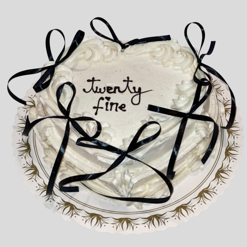 Hjerteformet kage med sløjfer